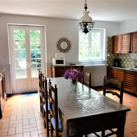House Location Neuvy, 4 Pieces, 6 Personnes Prázdninový dům Neuvy (Allier)